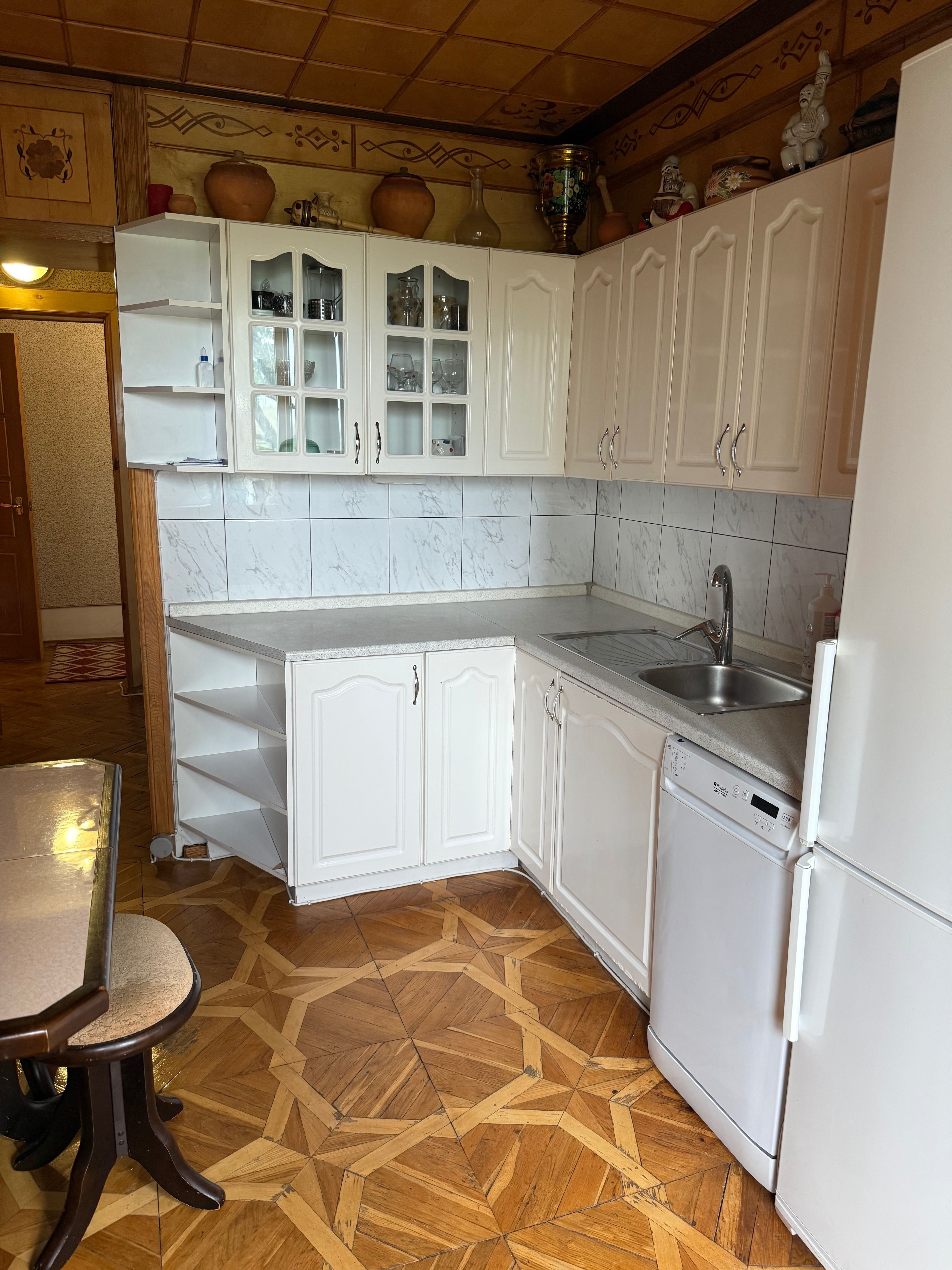 Здається трикімнатна квартира