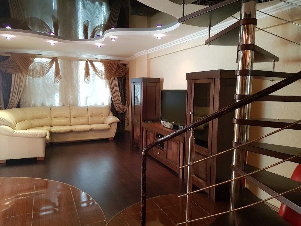 Сдам  большую 5ти комнатную  квартиру(160м2) от Хозяина