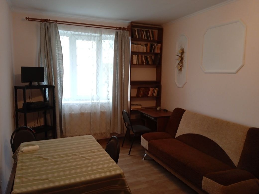 Оренда квартири для дівчини/жінки, вул. Залізнична, 7.