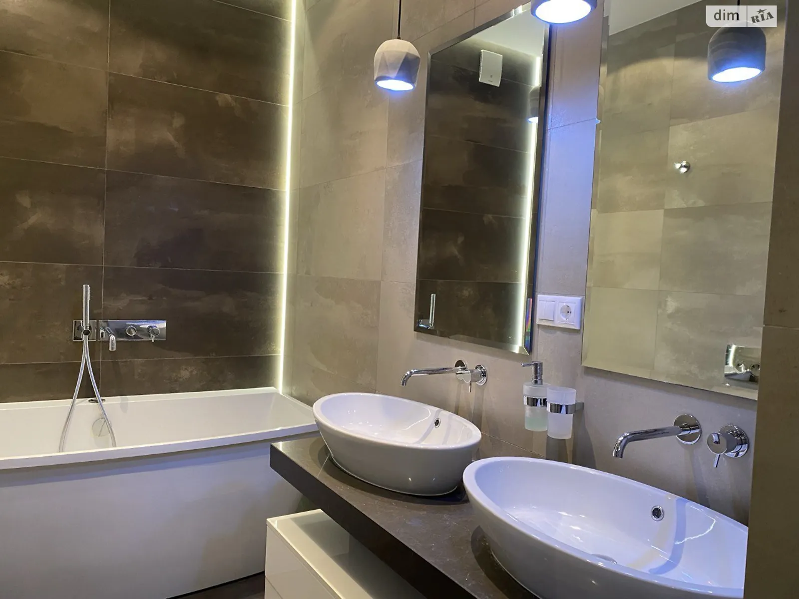 3-кімн. квартира, ул. Андрея Верхогляда(Драгомирова), Київ - фото 1