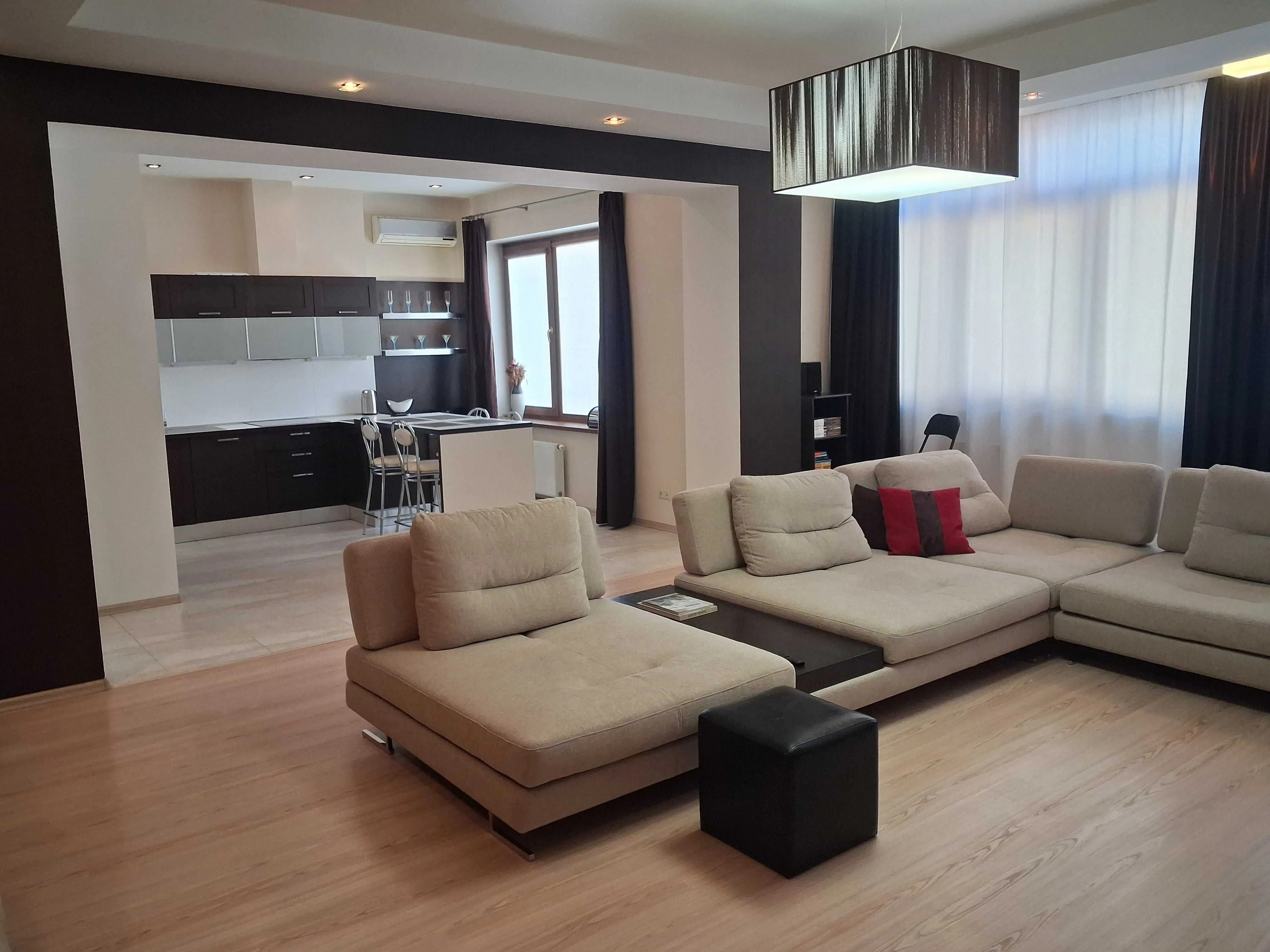 Аренда 3 к. кв. Новострой  Научная Центр