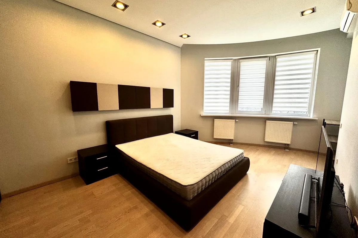 3-кімн. квартира, Генерала Шаповала вул. (Механізаторів), 2-А, Київ