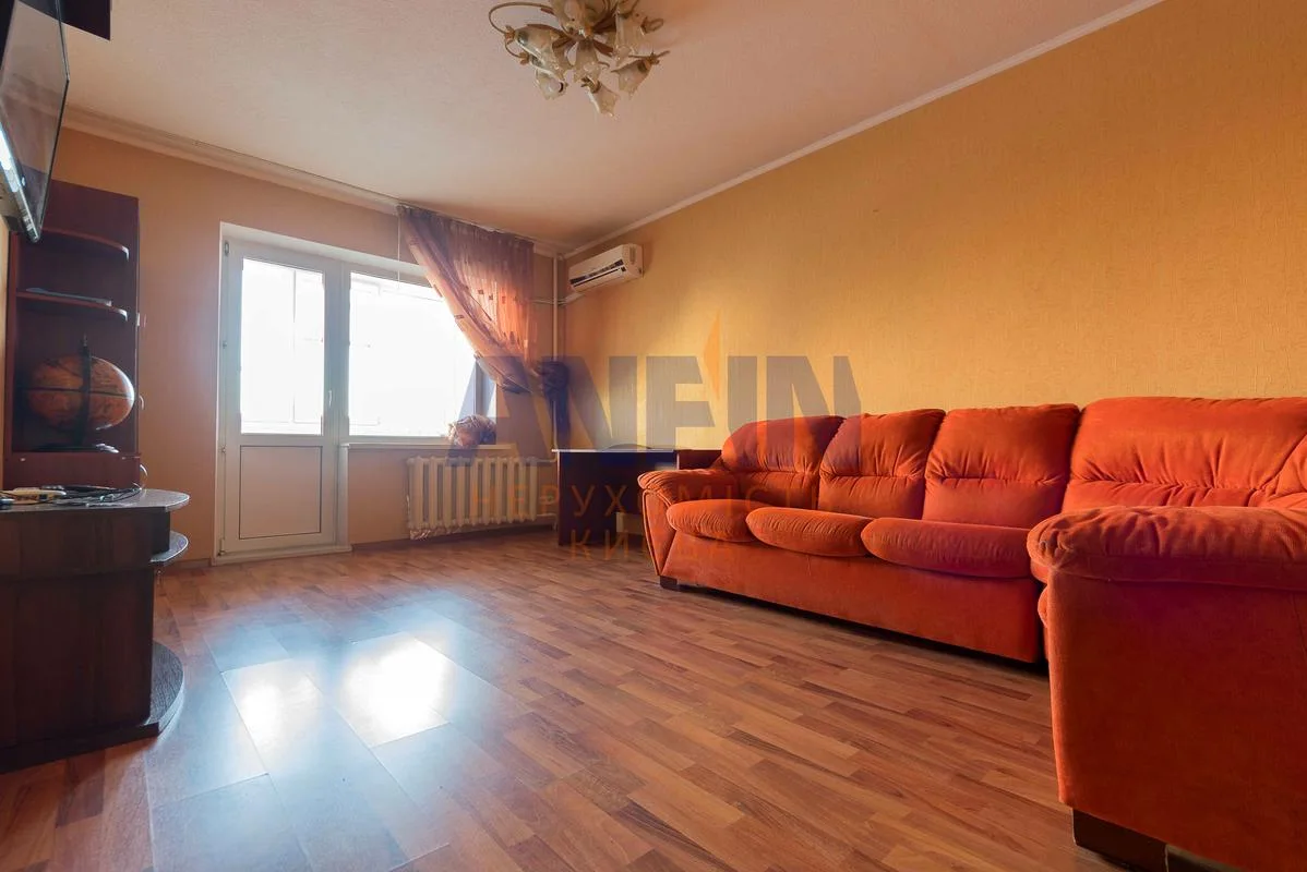 3-кімн. квартира, Академіка Єфремова вул. (Командарма Уборевича), 9, К