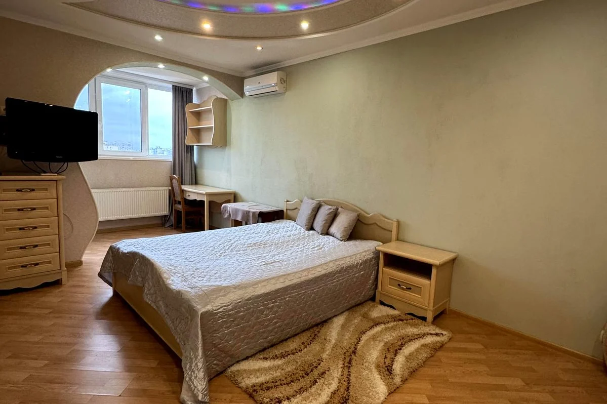 1-кімн. квартира, Олега Мудрака вул. (Генерала Наумова), 66, Київ